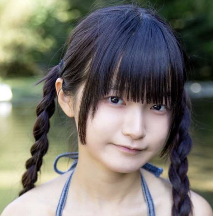 安達ほまれの決め顔画像