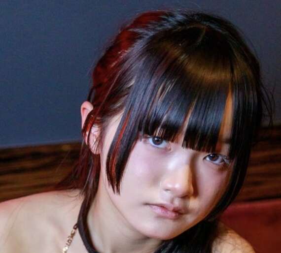 安達ほまれの決め顔画像
