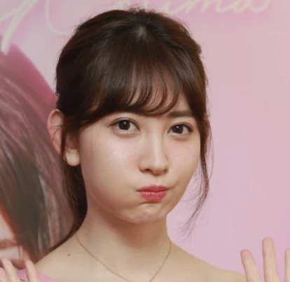 小嶋陽菜が頬をふくらませる画像