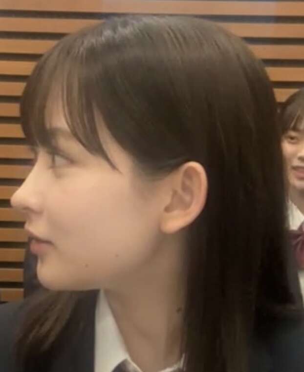 畑芽育の横顔２