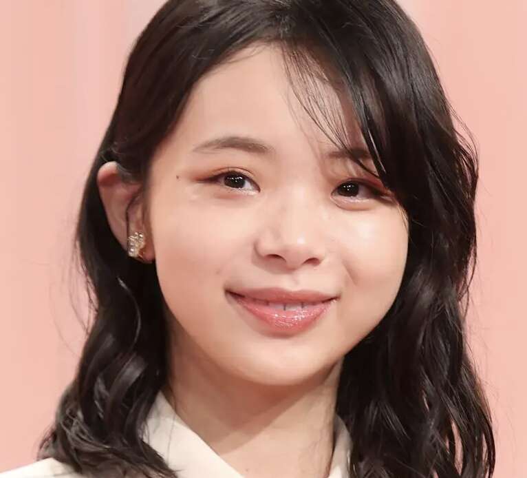 趣里の笑顔の画像
