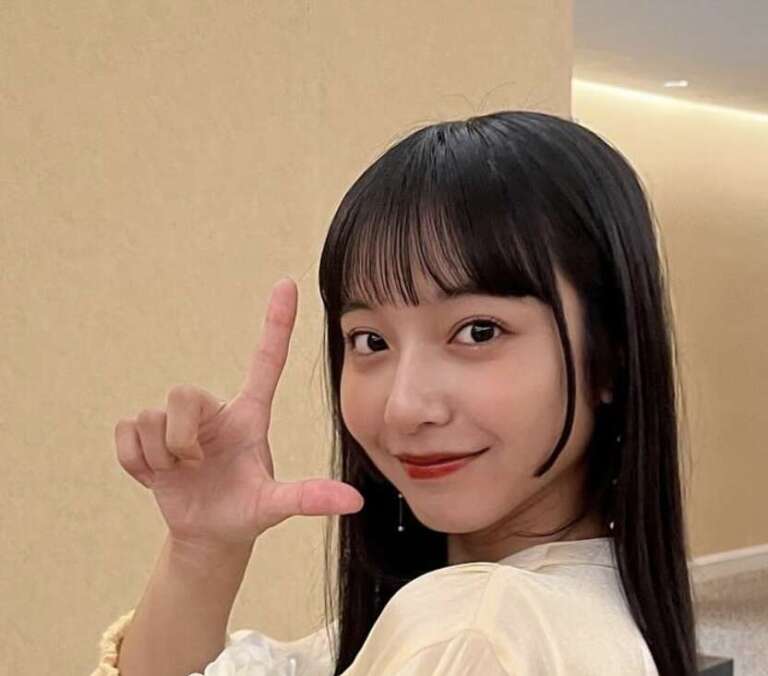 山之内すずの笑顔の画像