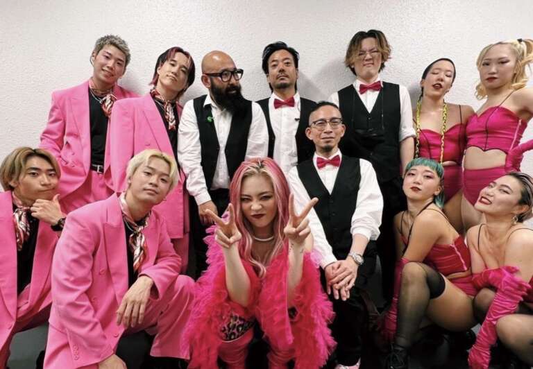 川縁拓途がちゃんみなのダンサーとして活動している画像