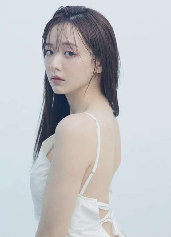 森香澄のキャミソール姿で二の腕がよく分かる画像