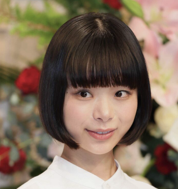 趣里のボブ姿