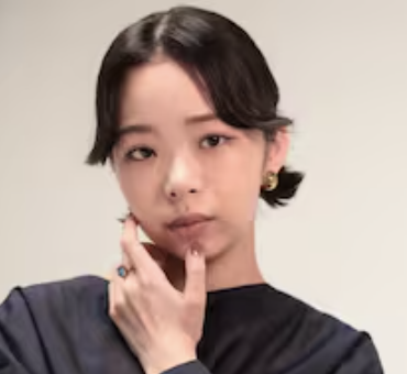 趣里の決め顔