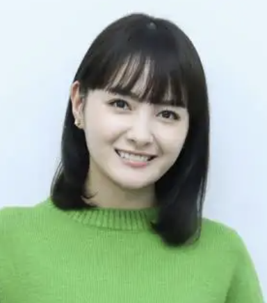 葵わかなの緑色の衣装の画像