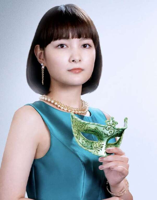 葵わかな緑色の衣装