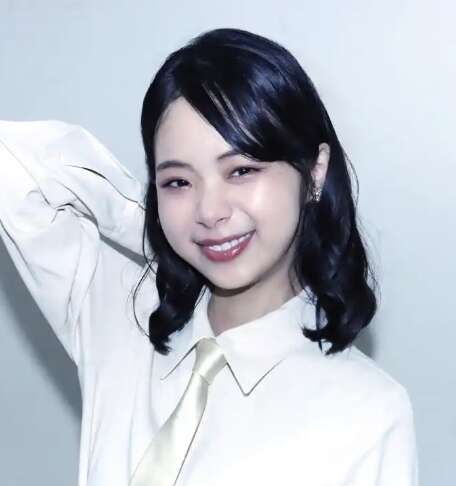 趣里の決めポーズ